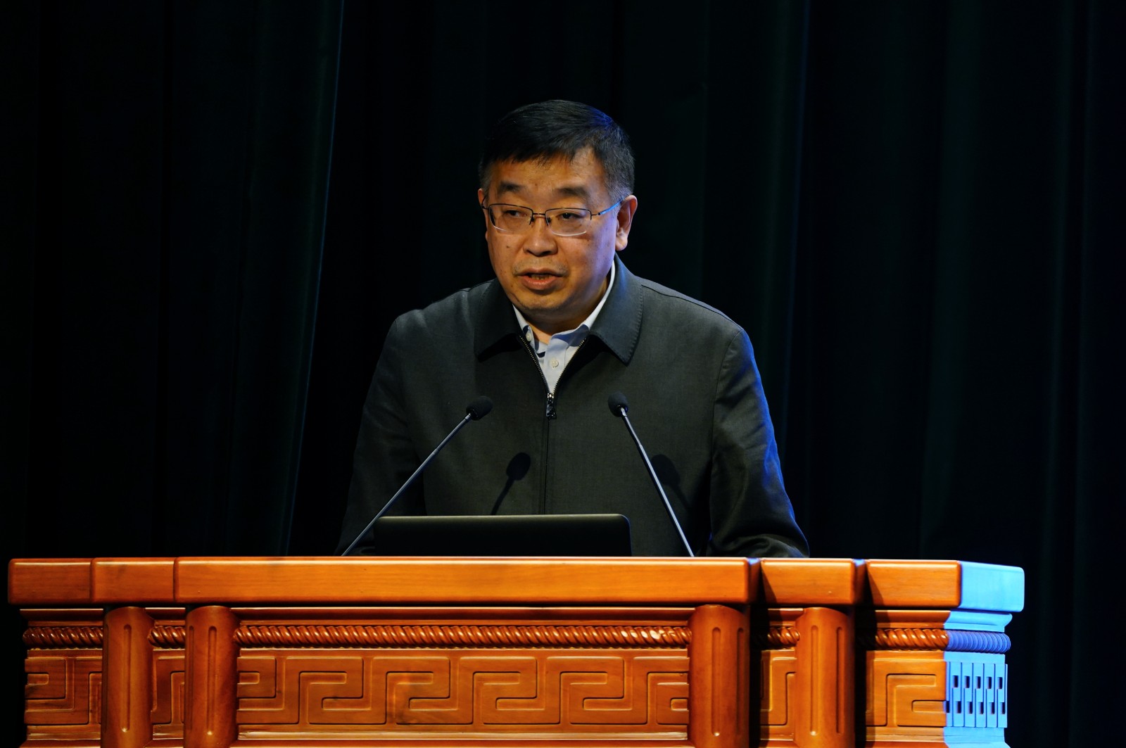 副院校长李青介绍院校财务基建后勤工作情况及2023年工作安排.jpg
