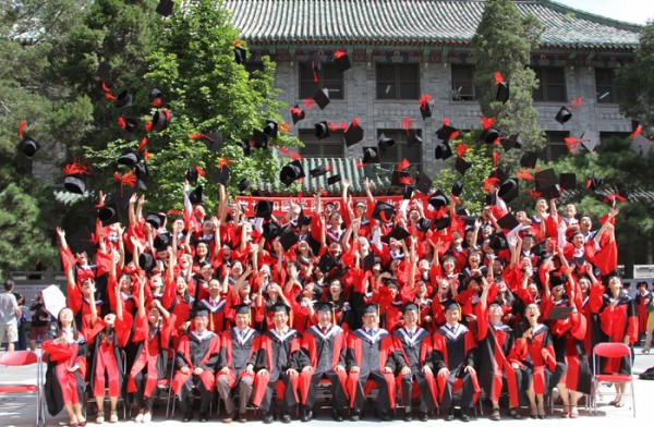 FIFA官网中文版入口隆重举行2014年毕业典礼暨学位授予仪式1